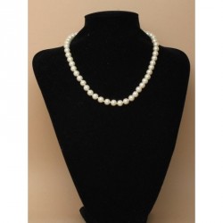 Necklace - 16in Pearl knotted bead necklace. This item...