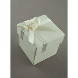 Gift Box - Size : 5x5x5cm Small Ivory gift box with...