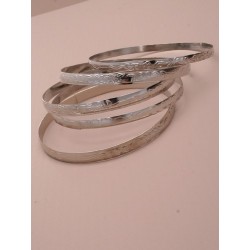 pack of 5 bangles.
