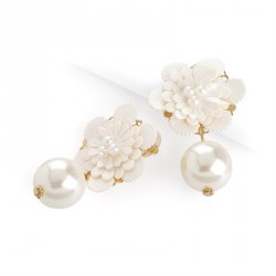 Earring - Gold and cream pearl colour flower design...