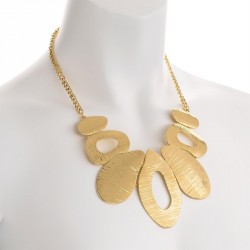Necklace - Gold colour textured finish chain necklace. -...